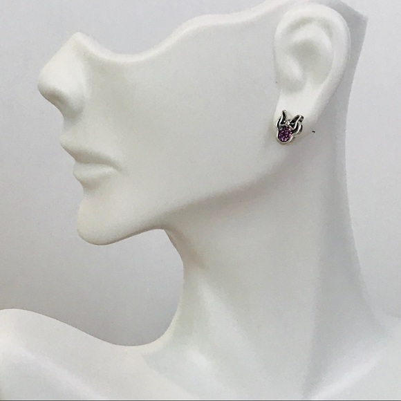 TRADED - Sparkly Minnie Mouse Earrings - Picture 5 of 8